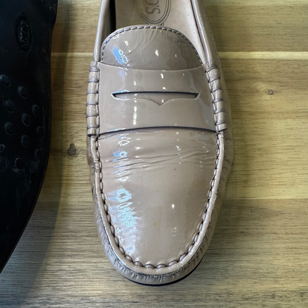 Tods Women 8.5 EU 39 Tan Beige Patent Leather Penny Flat Loafers Italy Classic - Picture 10 of 16